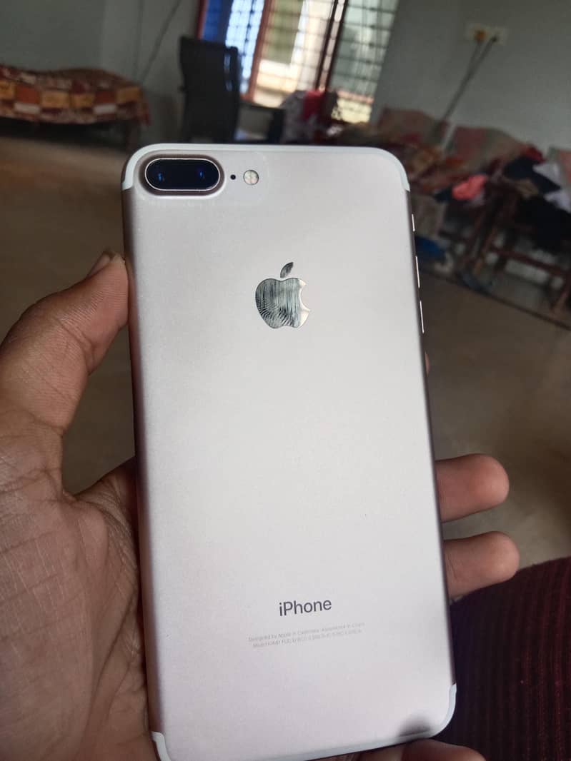 Apple iPhone 7 Plus 5