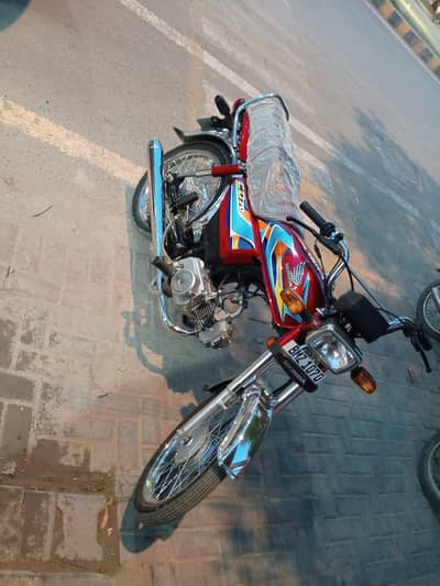 Bike BILKUL zero ha. Bike August ma li ha.
