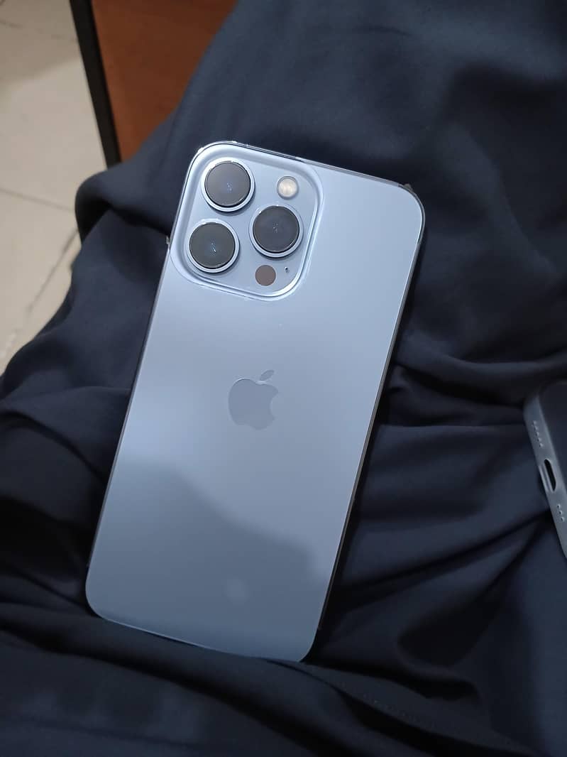 Apple iPhone 13 Pro 2