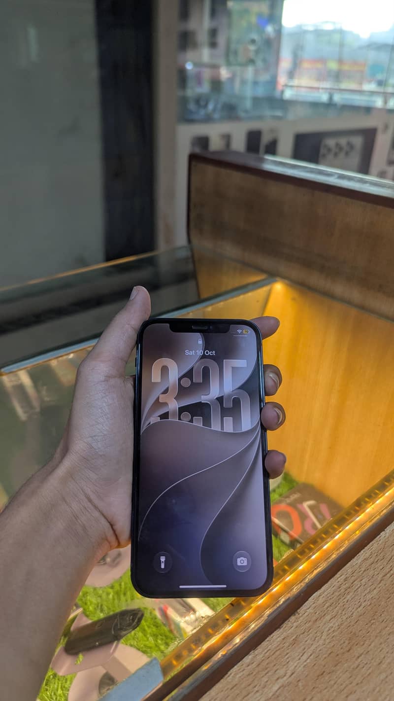 Apple iPhone 12 3