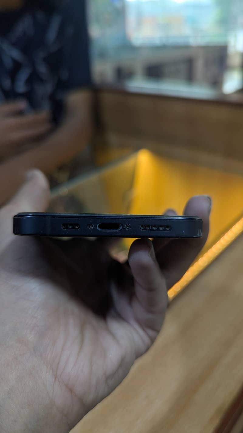 Apple iPhone 12 4