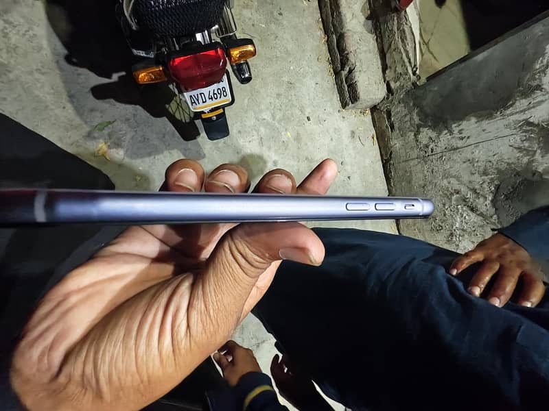 Apple iPhone 11 3