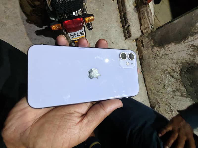 Apple iPhone 11 4