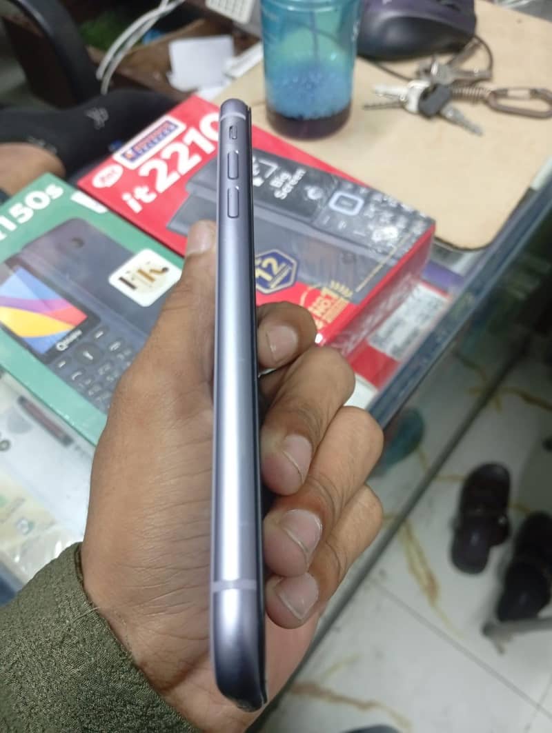 Apple iPhone 11 8