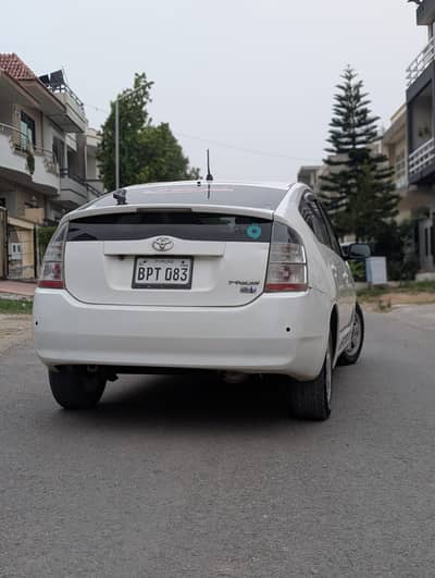 Toyota Prius 2011/2015 Model in Excellent Condition