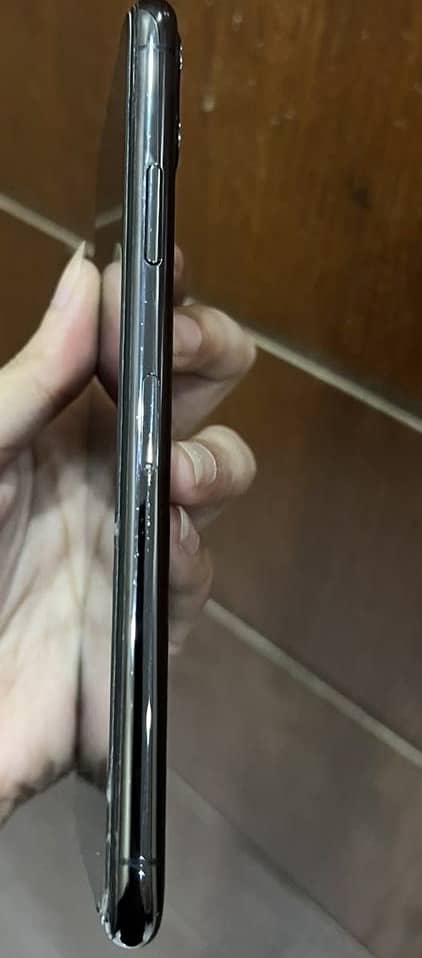 Apple iPhone 11 Pro Max 2