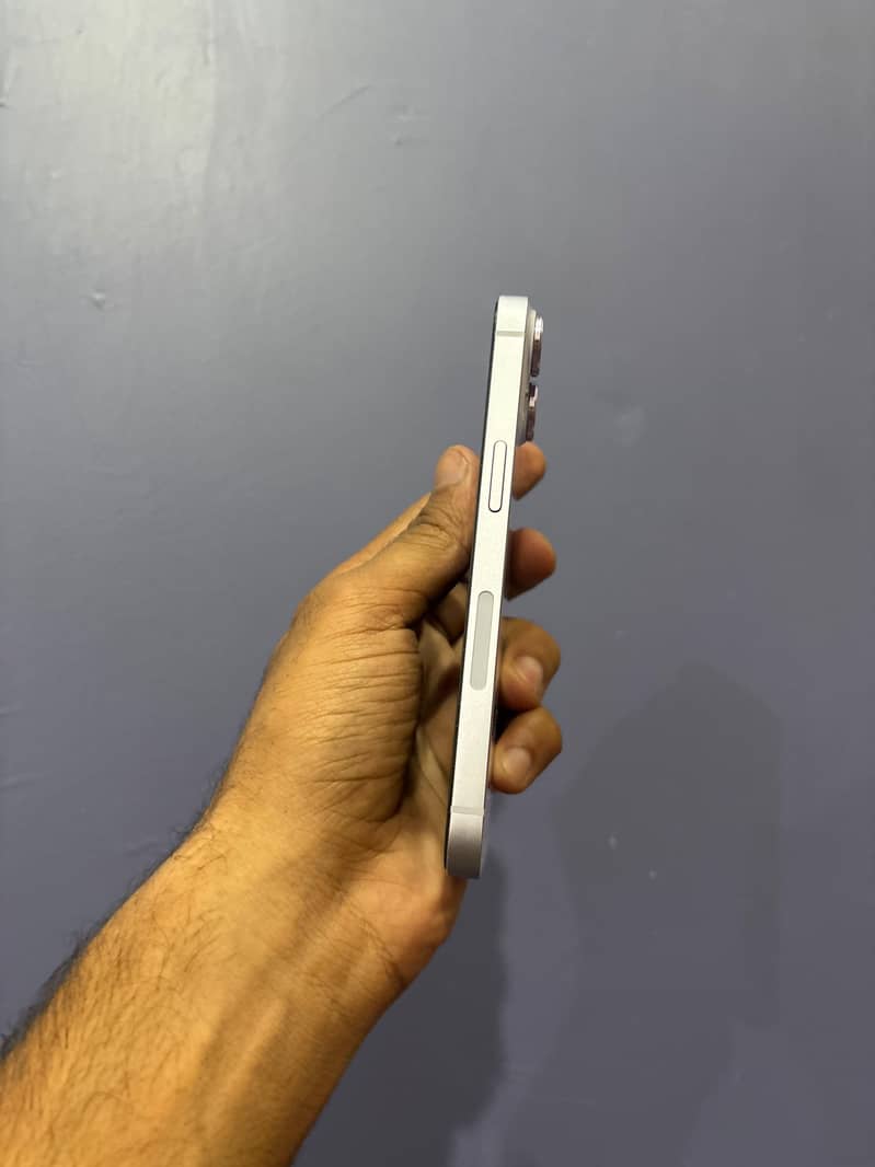 Apple iPhone 14 4