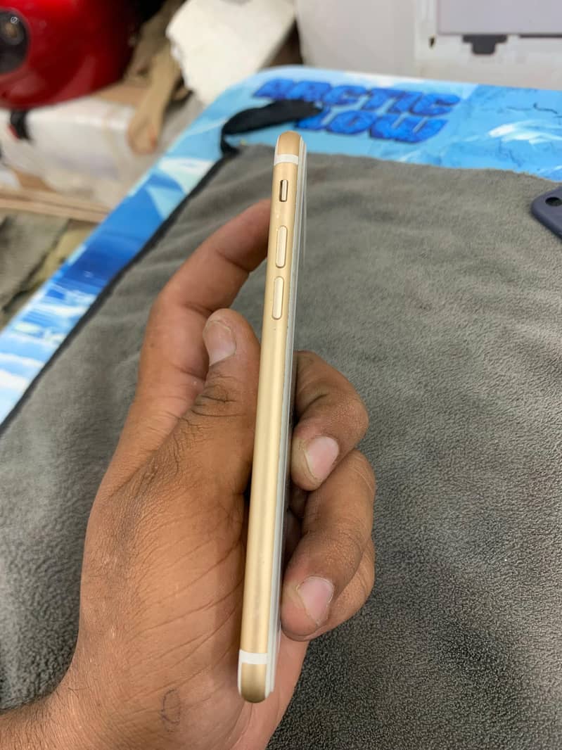 Apple iPhone 7 3