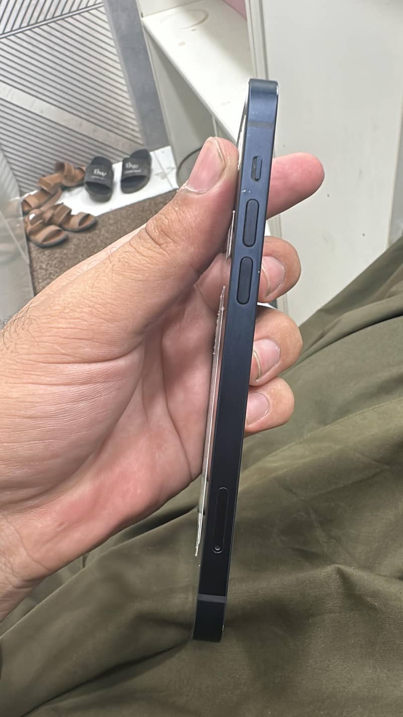 Apple iPhone 12 4