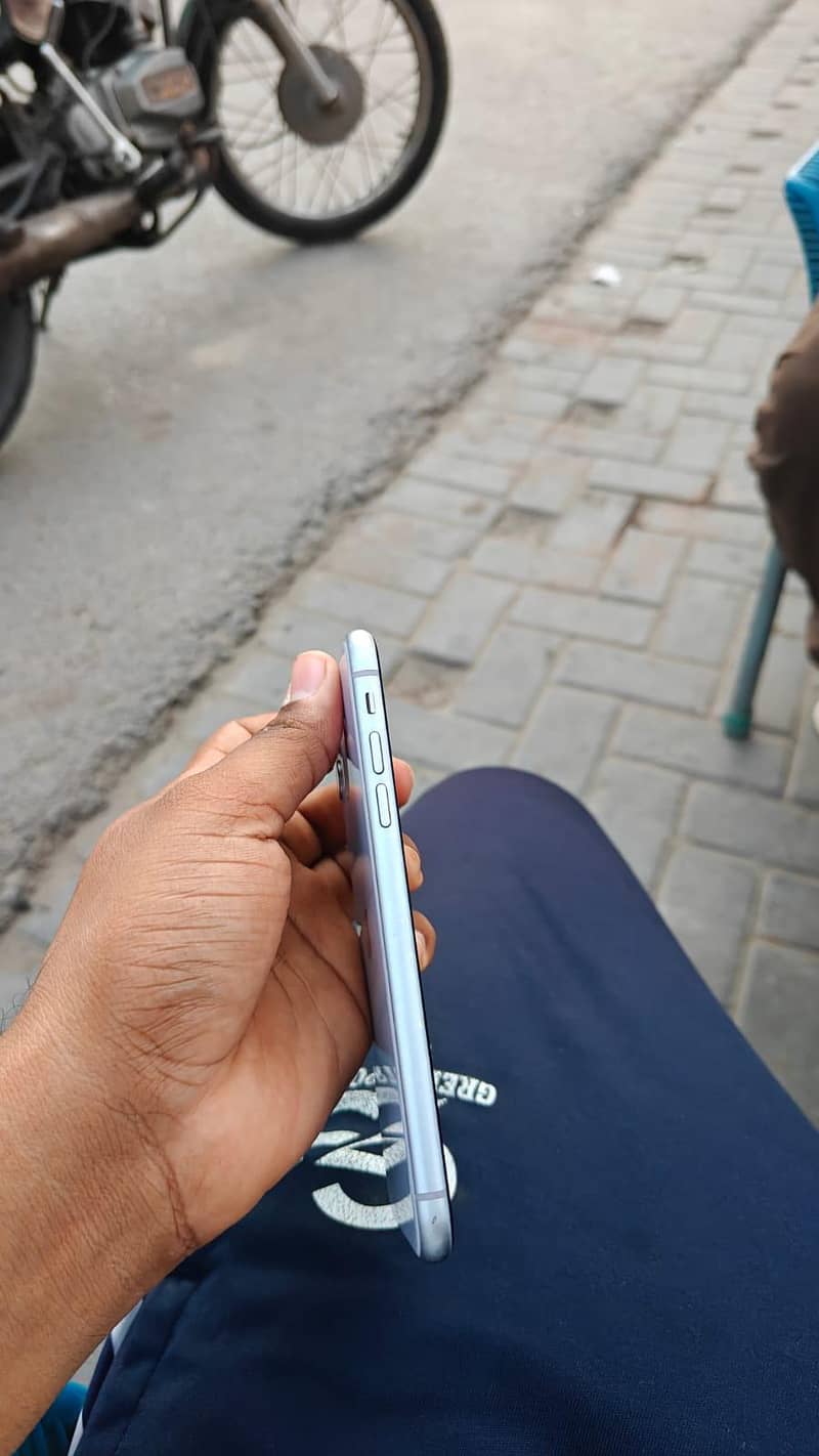 Apple iPhone 11 2