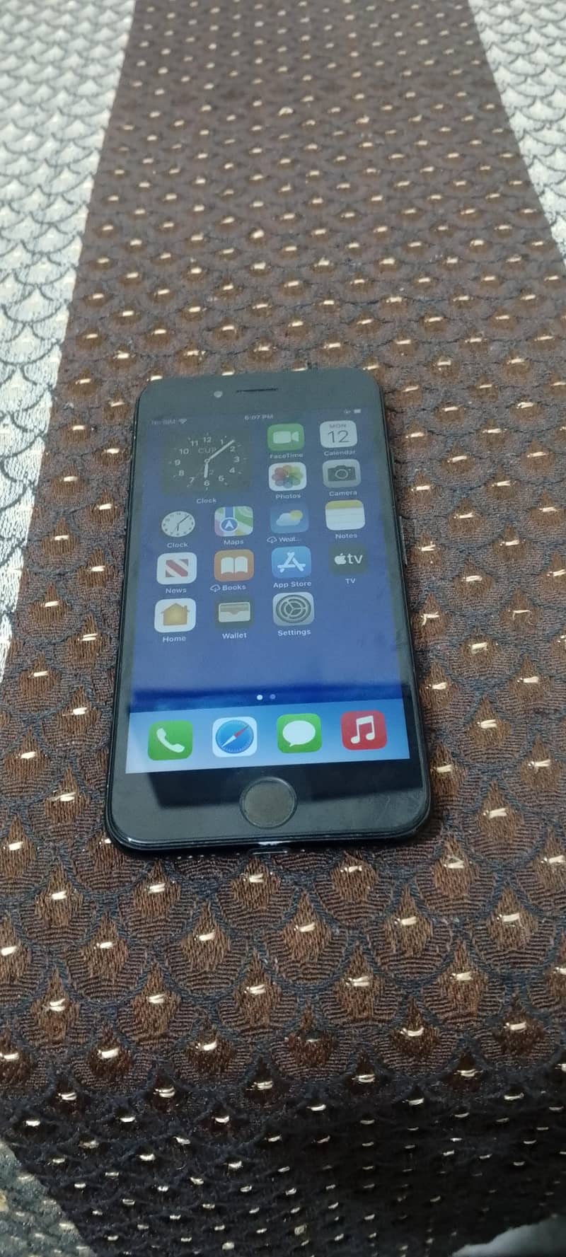 Apple iPhone 7 0