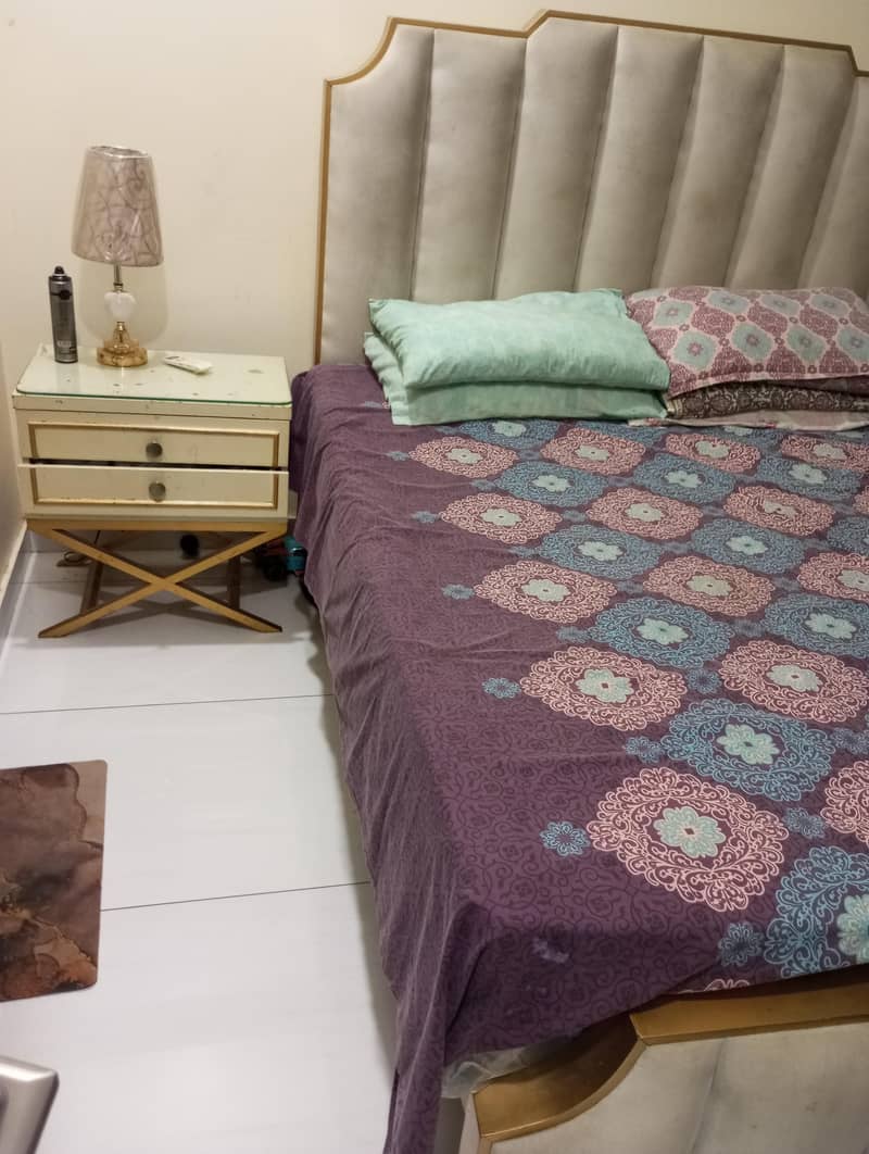 Double bed with side Tables 1
