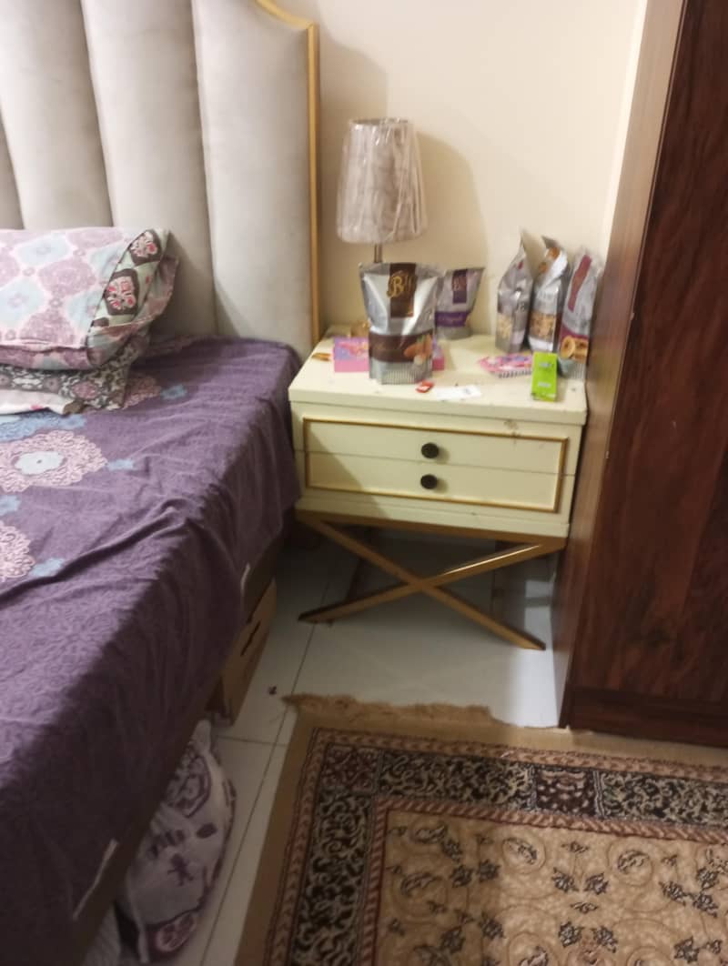 Double bed with side Tables 3