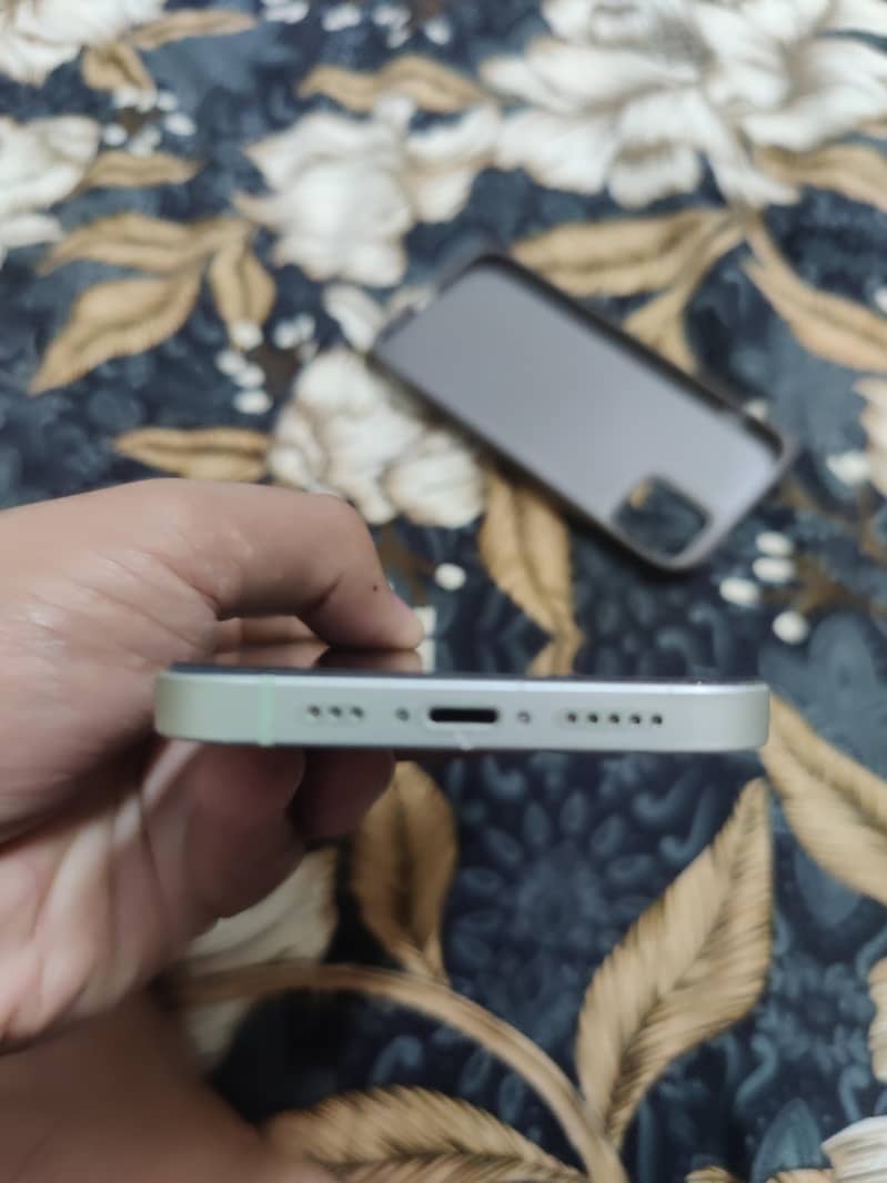 Apple iPhone 12 1