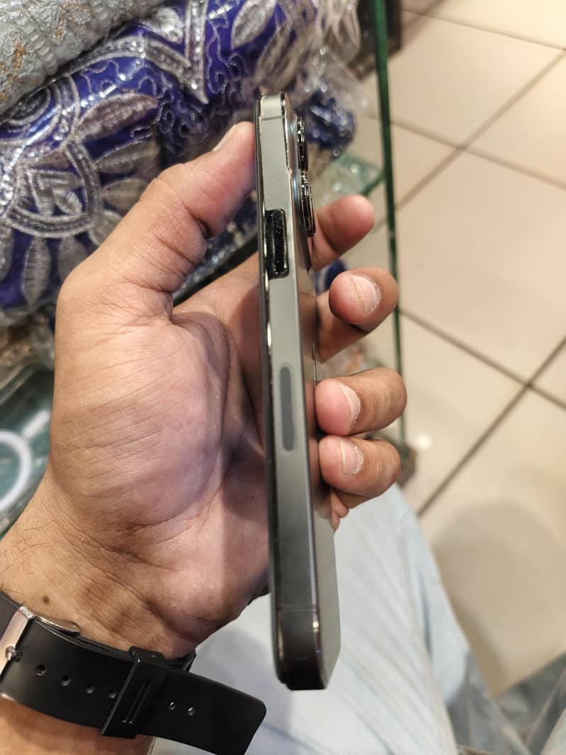 Apple iPhone 13 Pro 4