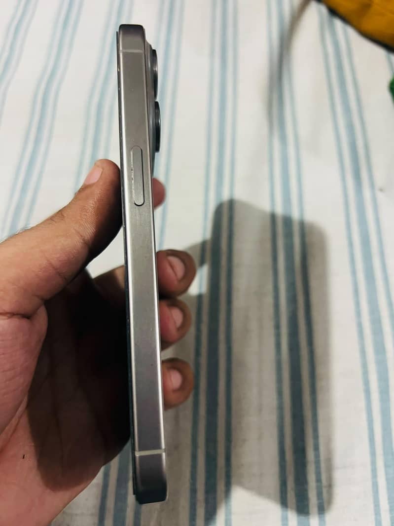 Apple iPhone 15 Pro 3