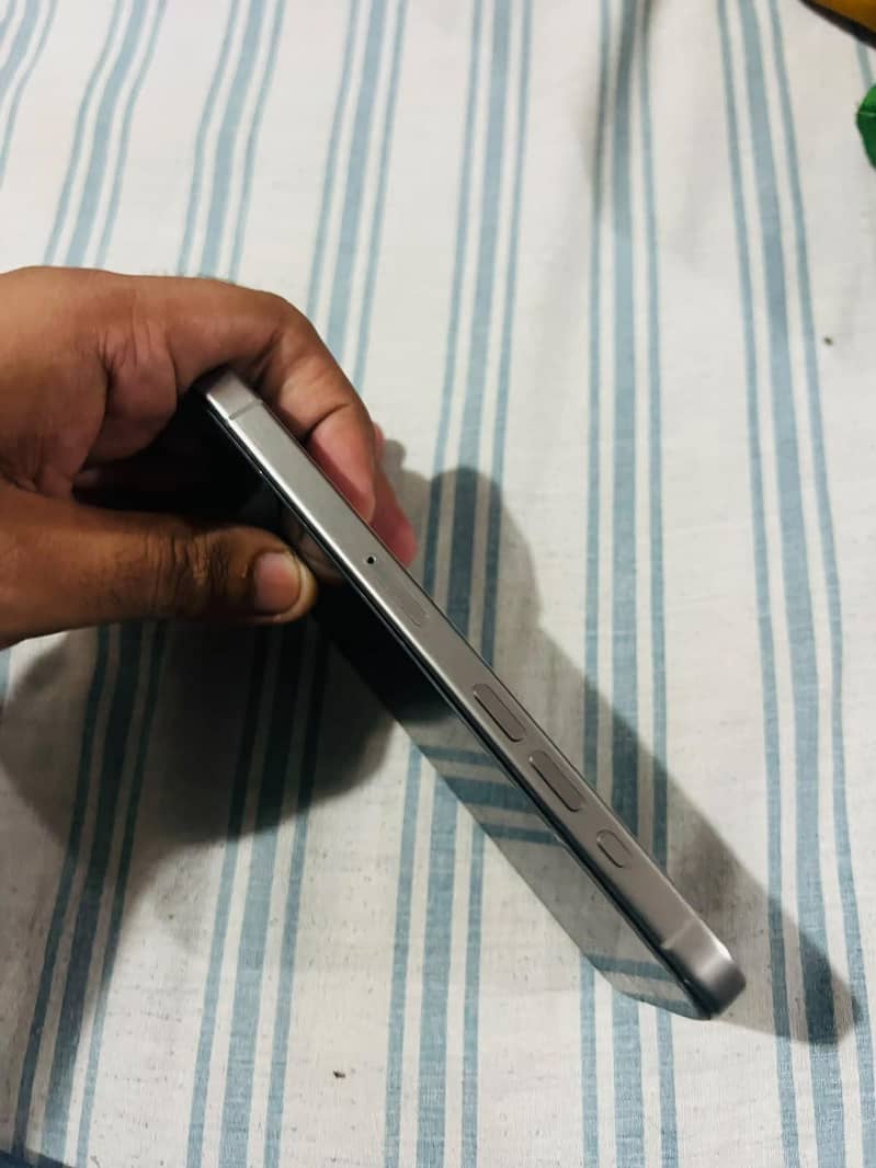 Apple iPhone 15 Pro 8