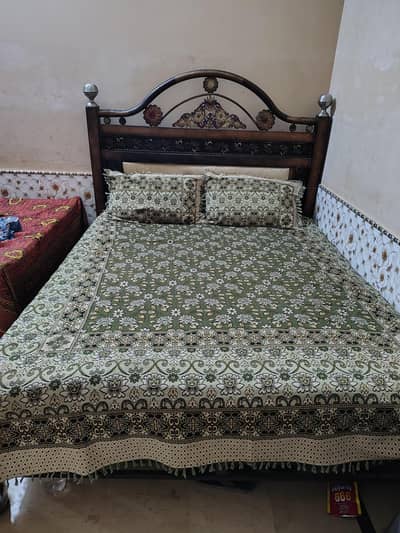 IRON BED CONDITION 10/9 SIZE QUEEN SIZE BED 6.5 / 5.5