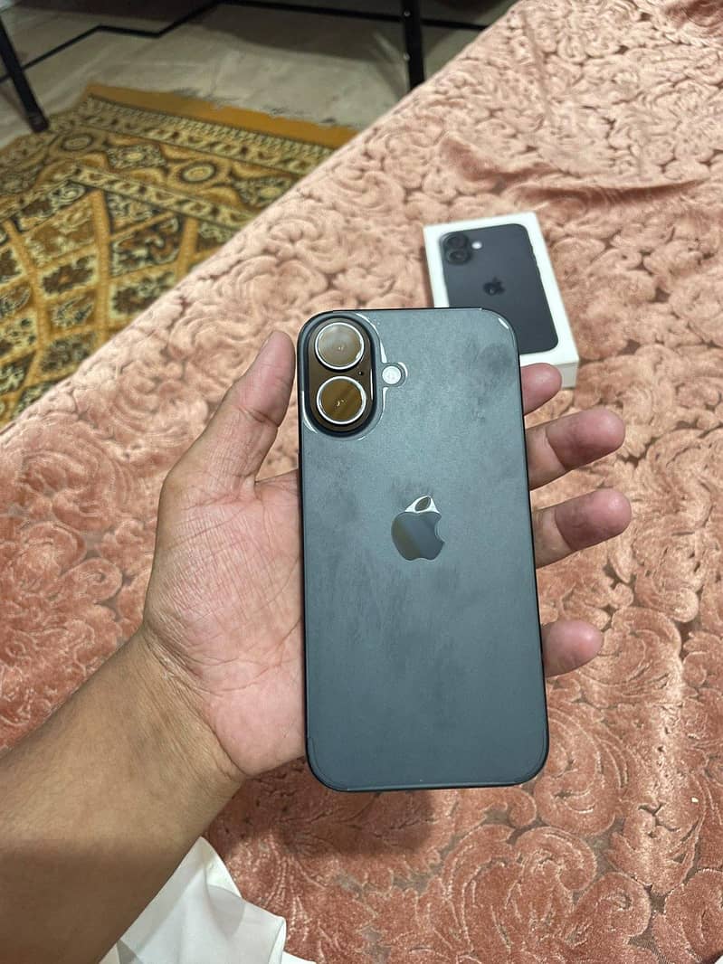 Apple iPhone 16 1