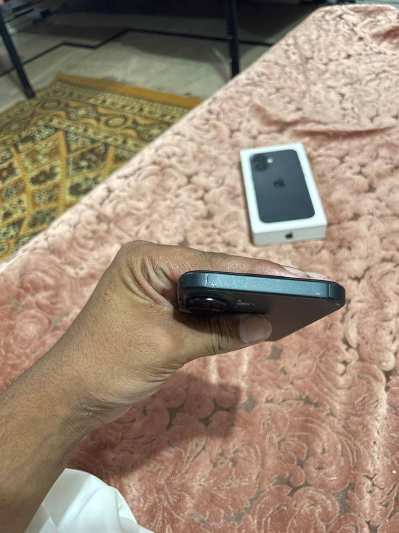 Apple iPhone 16 2