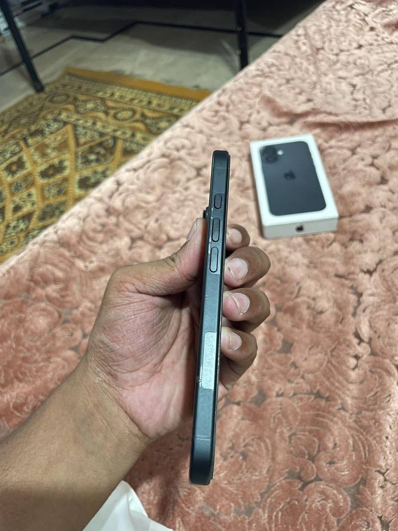 Apple iPhone 16 5
