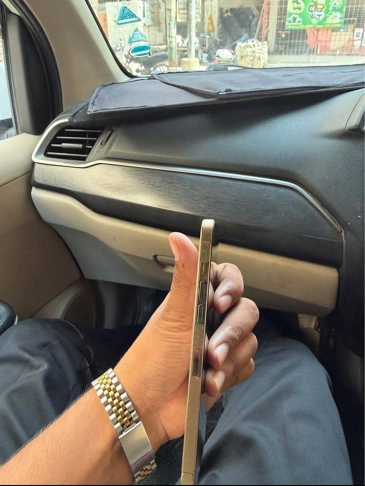 iPhone 12 Pro Max 1