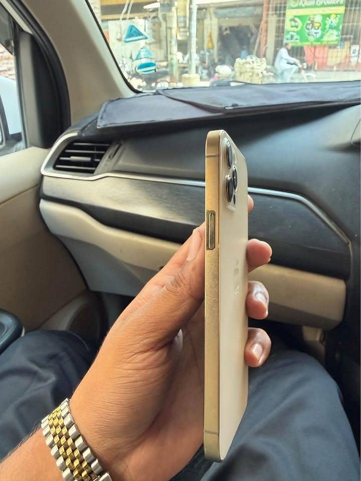 iPhone 12 Pro Max 2