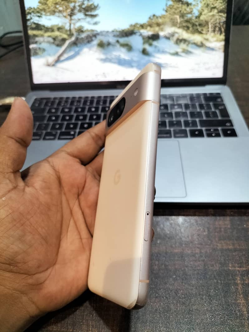 Google Pixel 8 7
