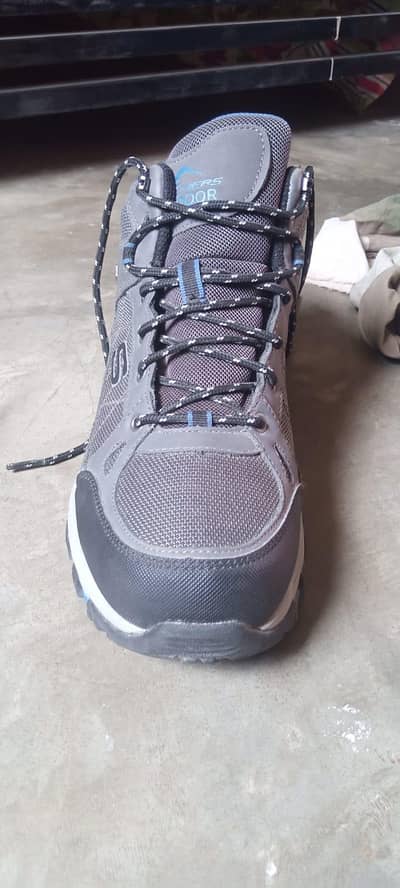 SKECHERS