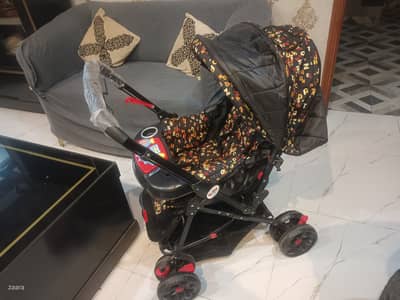 Baby stroller 10/10 condition brand new
