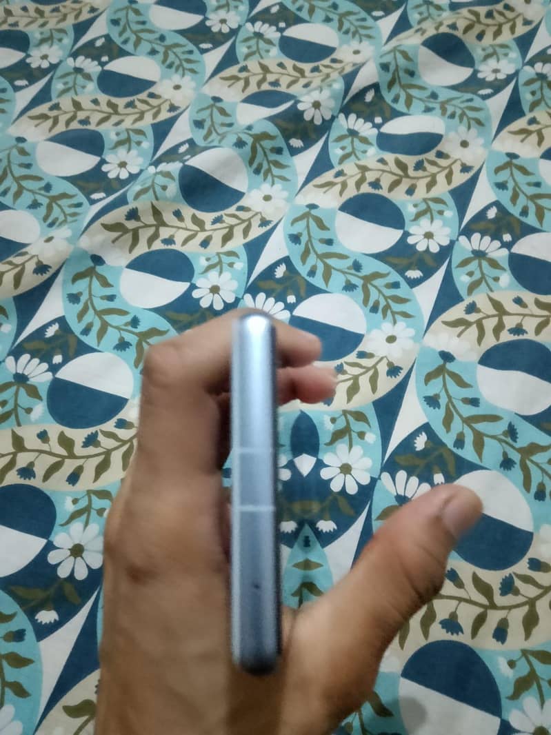 Google Pixel 7a 10/10 condition 3