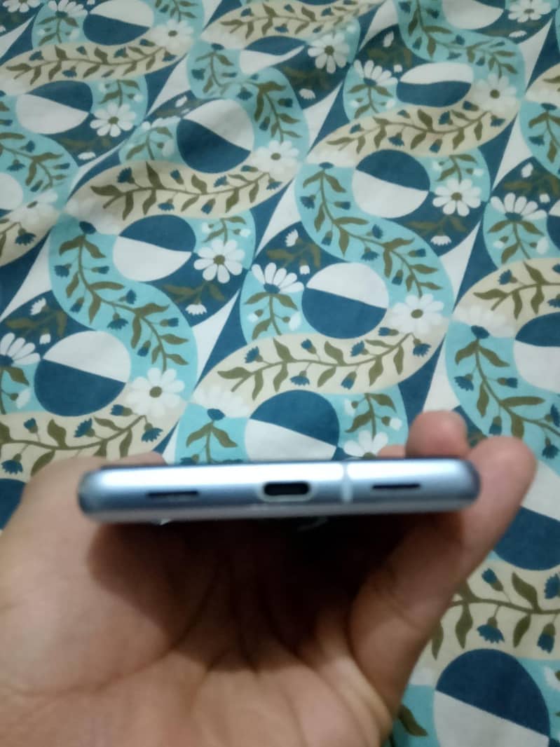 Google Pixel 7a 10/10 condition 4