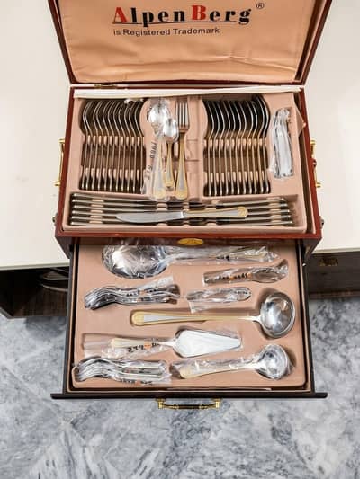 Alpen Berg 86- pieces stainless steel cutlery set in wooden Box