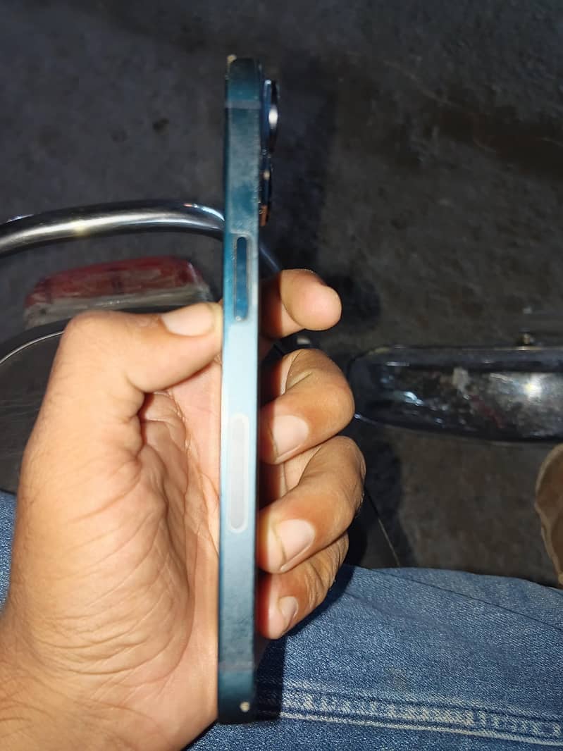 Apple iPhone 14 3