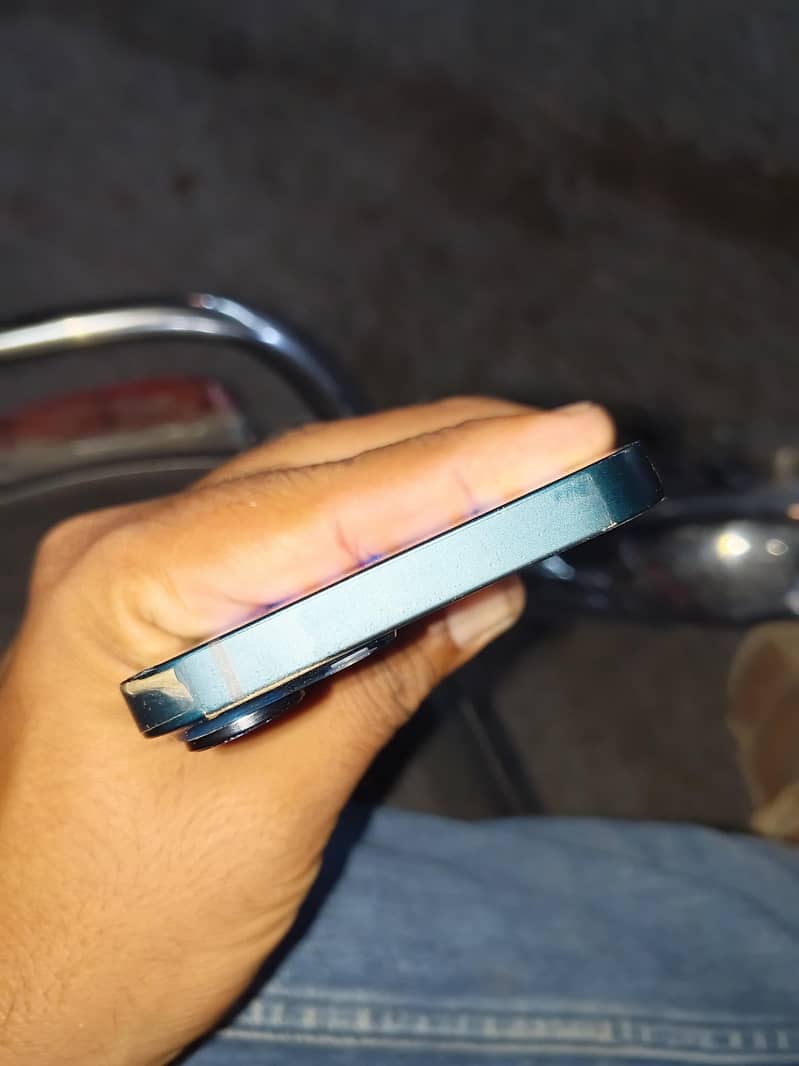 Apple iPhone 14 4