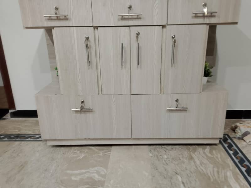 wodeen cupboard 0