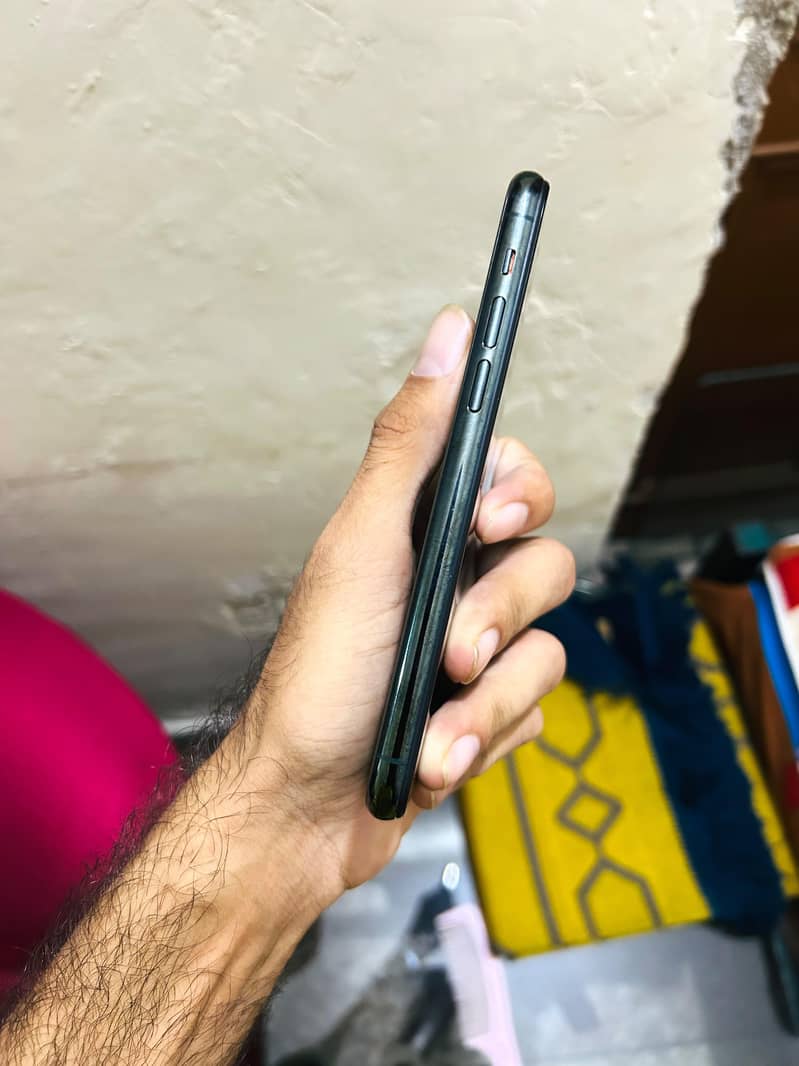 Apple iPhone 11 Pro 1