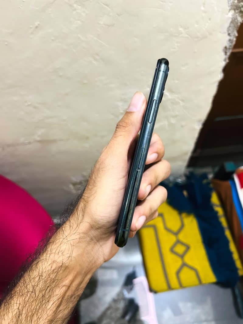 Apple iPhone 11 Pro 2