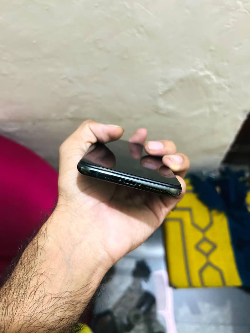 Apple iPhone 11 Pro 3