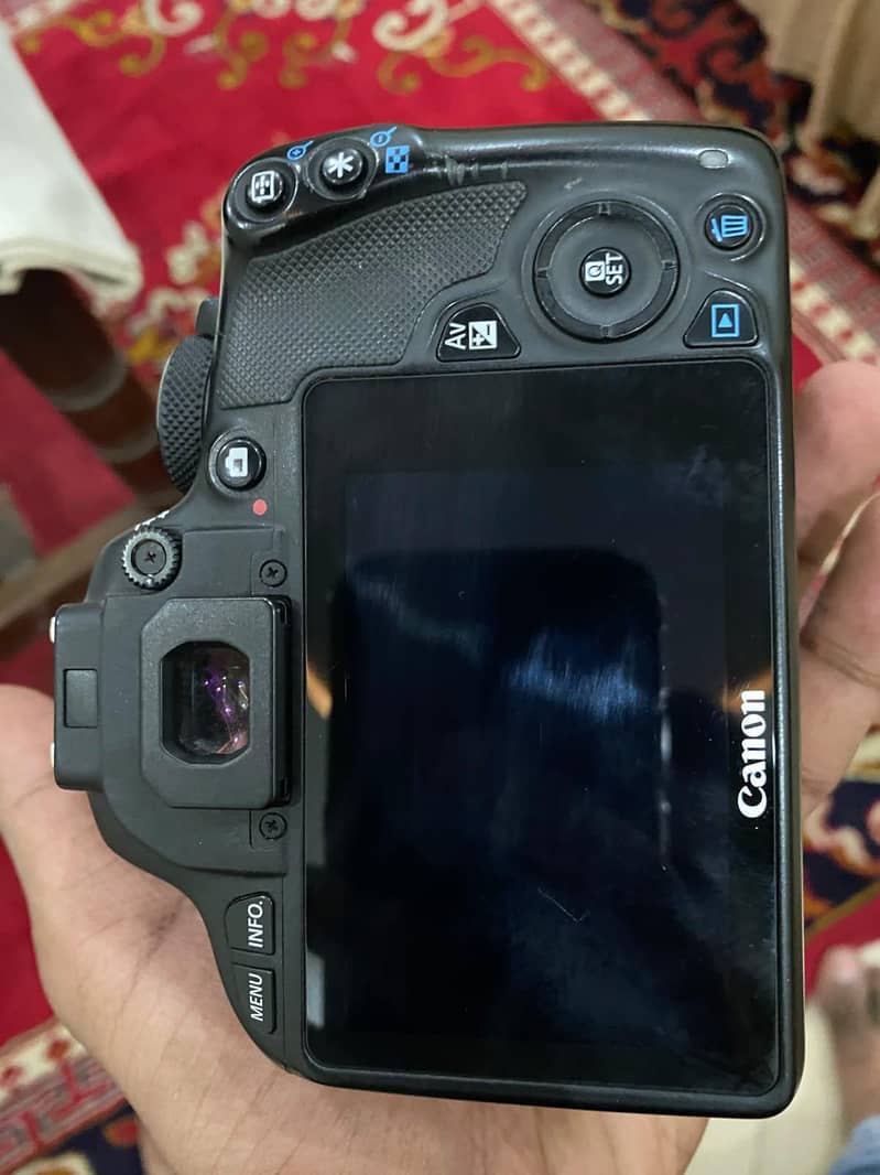 Cannon 100D 4