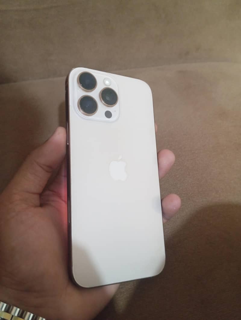 Apple iPhone 16 Pro Max 0