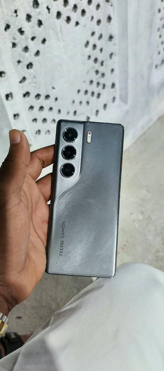 Tecno CAMON 40 Pro 7