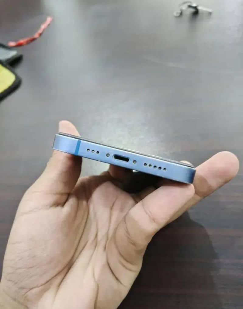 Apple iPhone 13 2