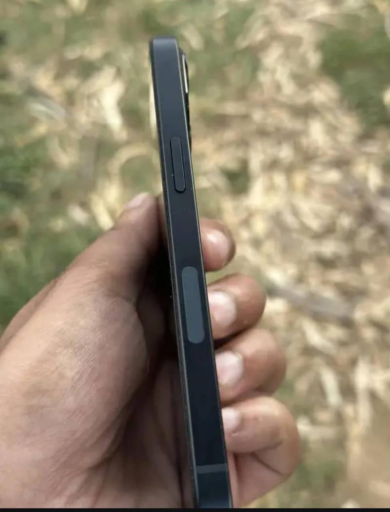 Apple iPhone 13 2