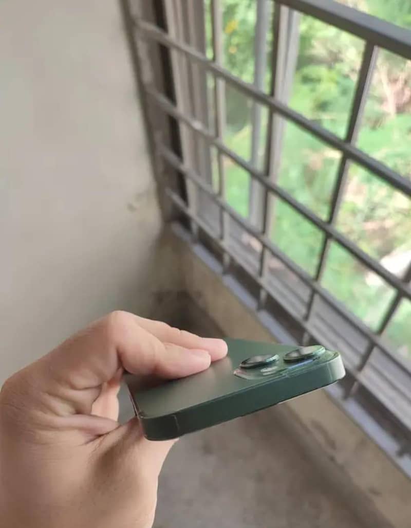 Apple iPhone 13 1