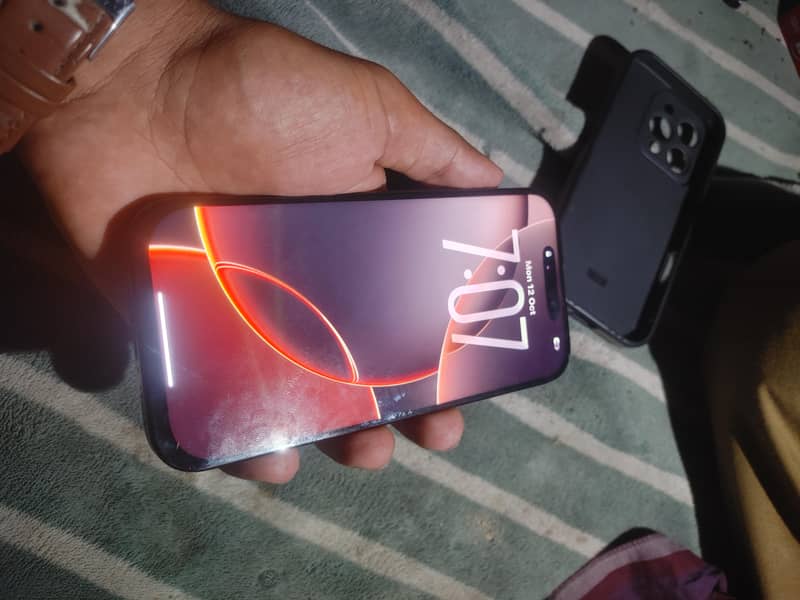 Apple iPhone 16 Pro 1