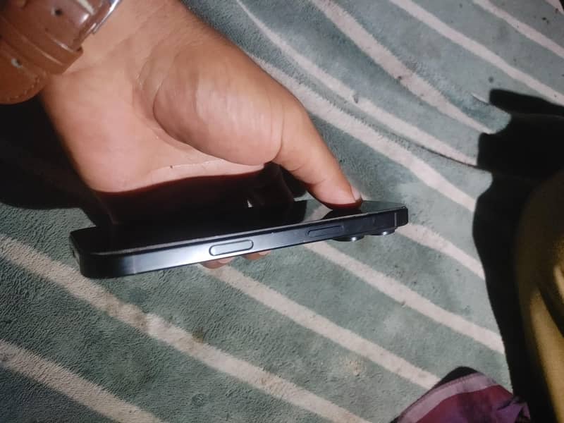 Apple iPhone 16 Pro 2