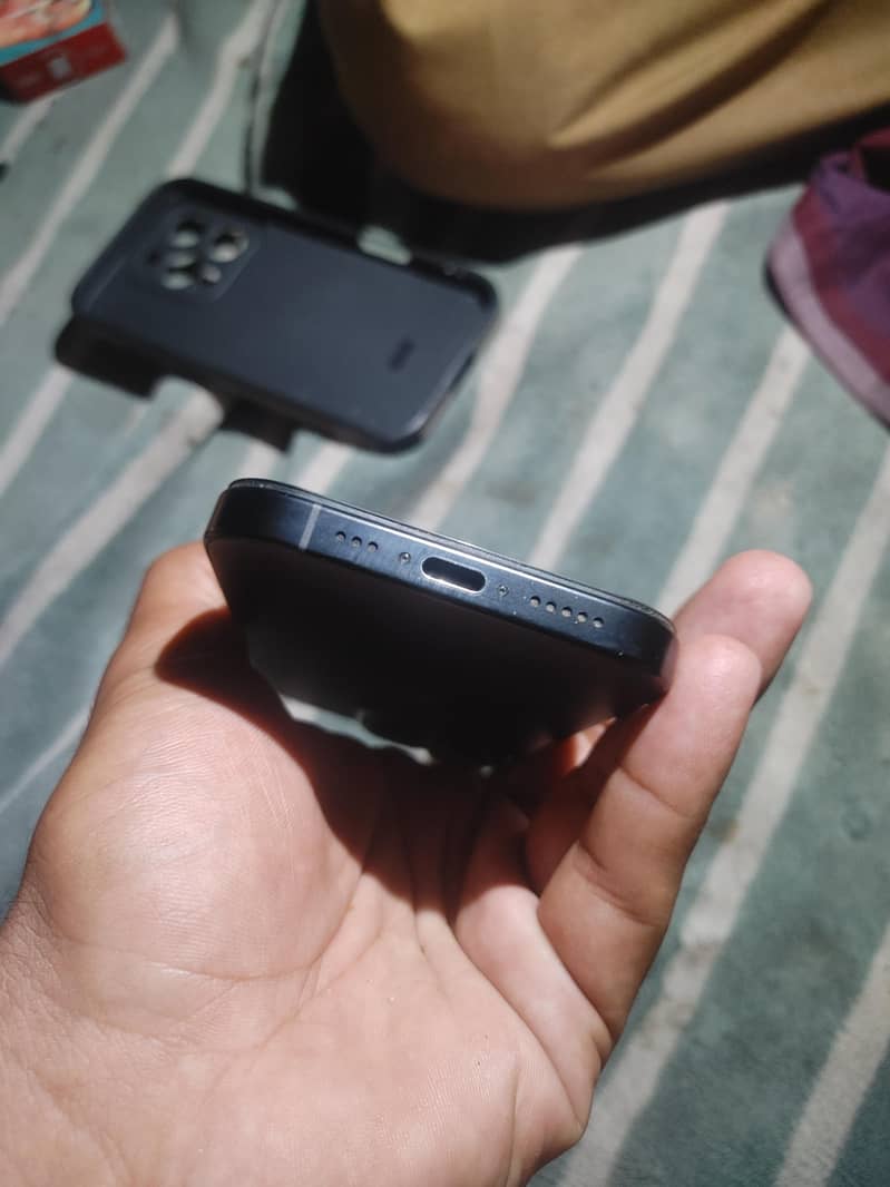 Apple iPhone 16 Pro 4