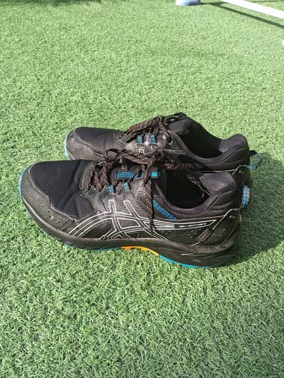 Original & Authentic ASICS Grippers – 9/10 Condition