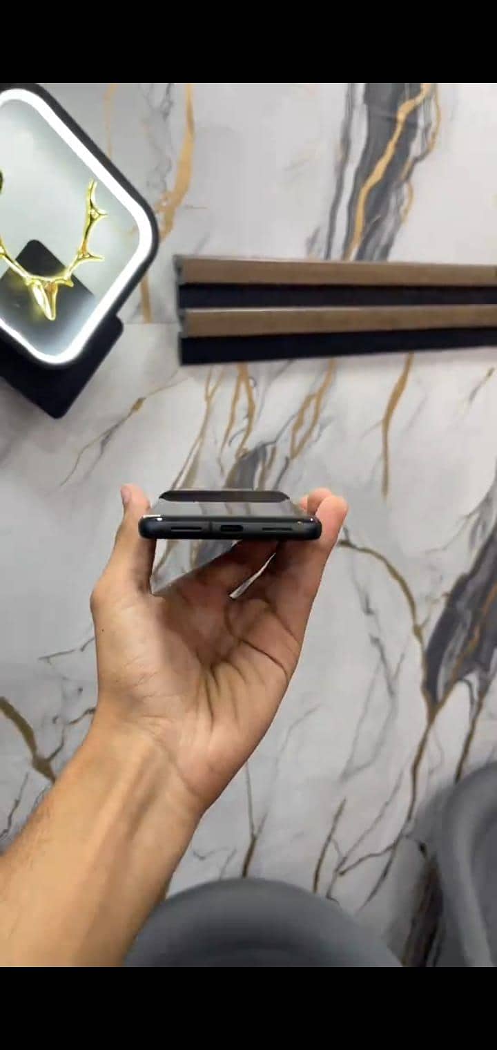 Google Pixel 8 4